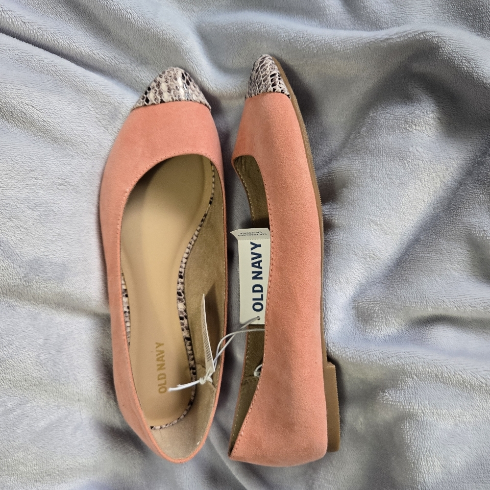 🟢 Old Navy Pink and Cream Ballet Flats with Suede Finish